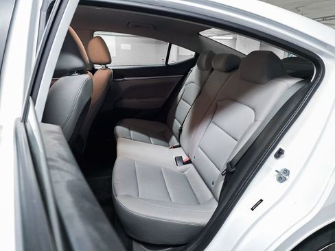 Used 2017 Hyundai Elantra SE image 20