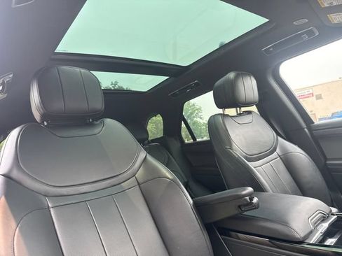 Used 2025 Land Rover Range Rover Sport SE AWD/4WD image 14