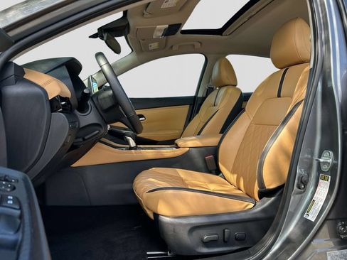 Certified 2025 Nissan Sentra SV w/ SV Premium Package FWD image 18
