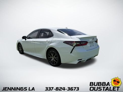 Used 2022 Toyota Camry SE image 3