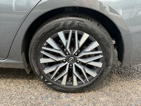 Used 2025 Nissan Altima 2.5 SV FWD image 30