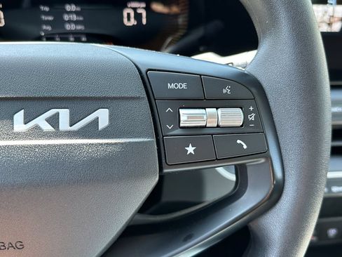 Used 2025 Kia K4 FWD image 23