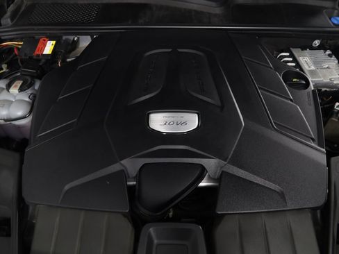 Used 2022 Porsche Cayenne Platinum Edition w/ Premium Package Plus image 48