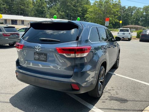 Used 2019 Toyota Highlander LE FWD image 6