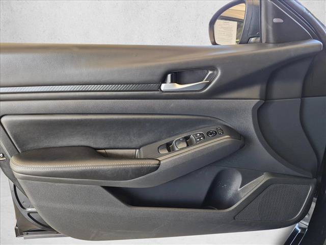 Used 2025 Nissan Altima 2.5 SV FWD image 11