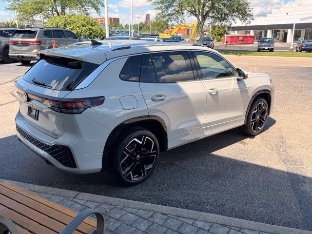 Certified 2026 Volkswagen Tiguan SEL R-Line AWD/4WD image 4