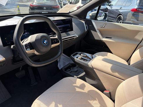 Used 2024 BMW iX xDrive50 AWD/4WD image 10