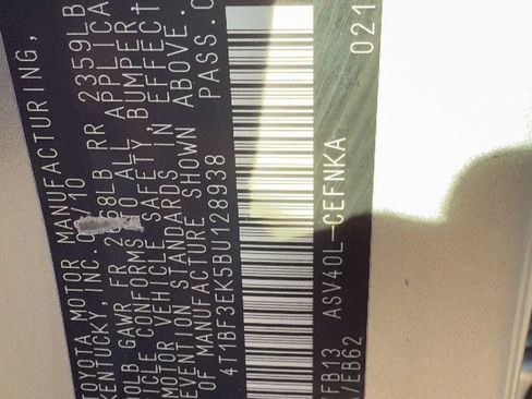 Used 2011 Toyota Camry LE image 30