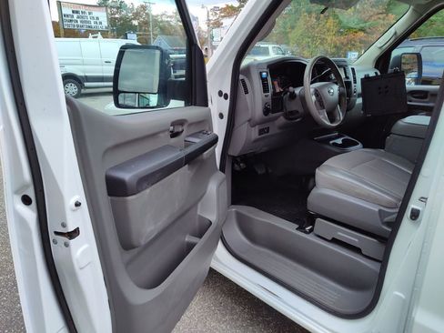 Used 2020 Nissan NV 2500 SV w/ Navigation Package image 11