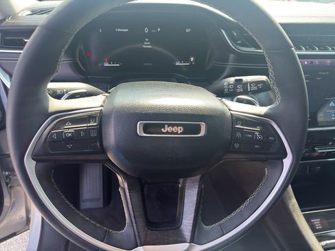 Used 2023 Jeep Grand Cherokee Limited AWD/4WD image 16