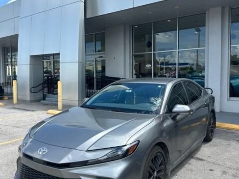 Used 2026 Toyota Camry SE FWD image 2