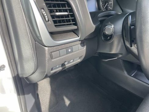 Used 2024 Nissan Rogue SV FWD image 24