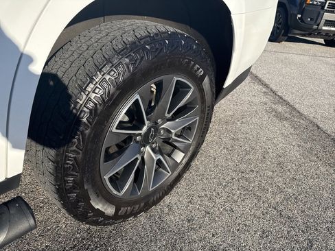 Used 2024 Chevrolet Tahoe Z71 w/ Luxury Package image 36