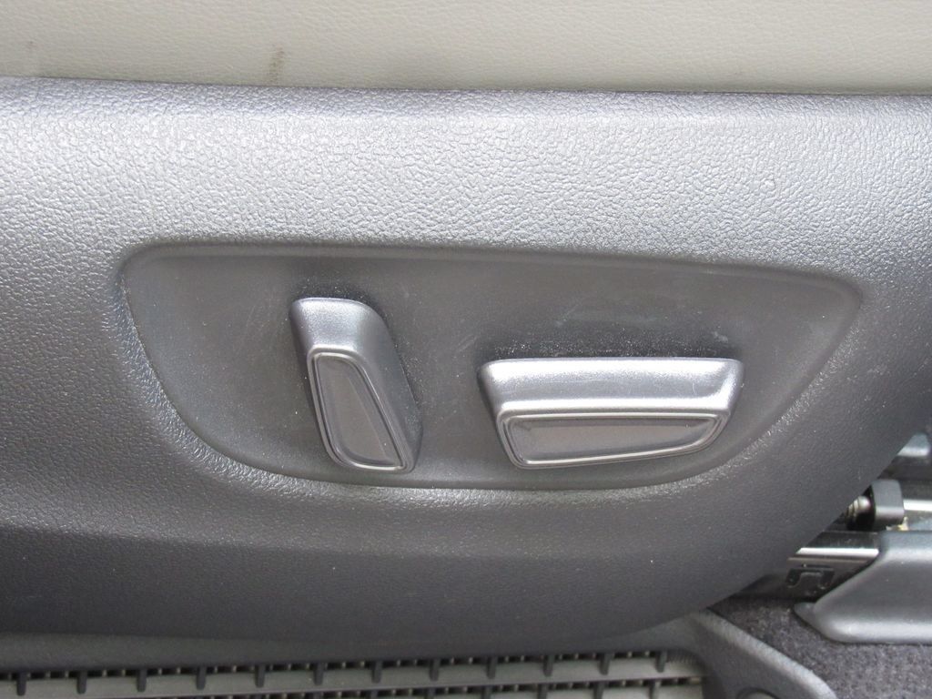 Certified 2025 Toyota Sienna XLE FWD image 22