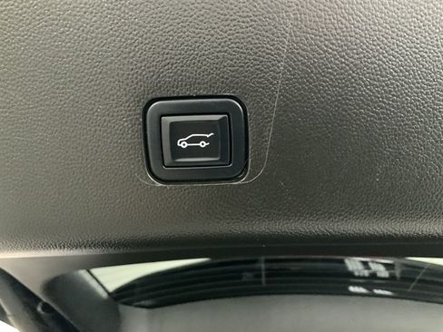 Used 2023 Chevrolet Traverse LT AWD/4WD image 8