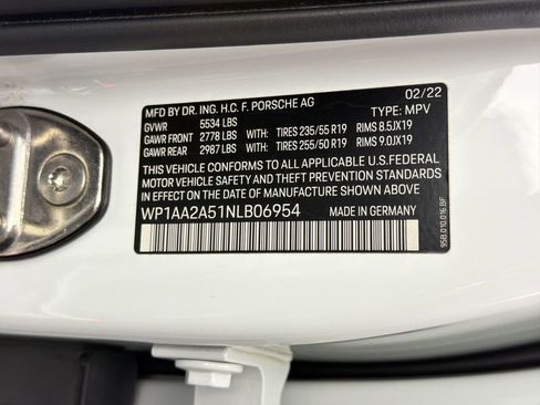 Certified 2022 Porsche Macan AWD/4WD image 21