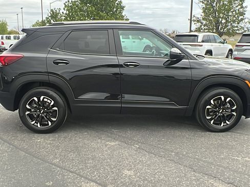 Used 2023 Chevrolet TrailBlazer LT w/ Convenience Package image 2