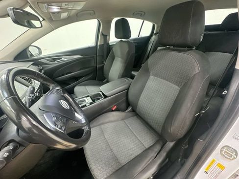 Used 2018 Buick Regal Preferred FWD image 14