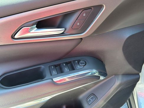 Used 2025 Chevrolet Traverse LT FWD image 33