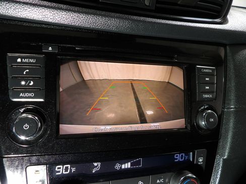Used 2019 Nissan Rogue SV AWD/4WD image 17