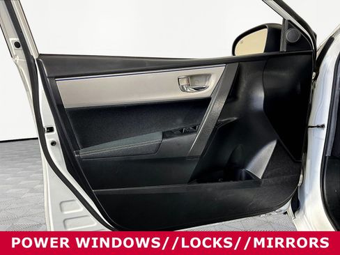 Used 2015 Toyota Corolla LE FWD image 17