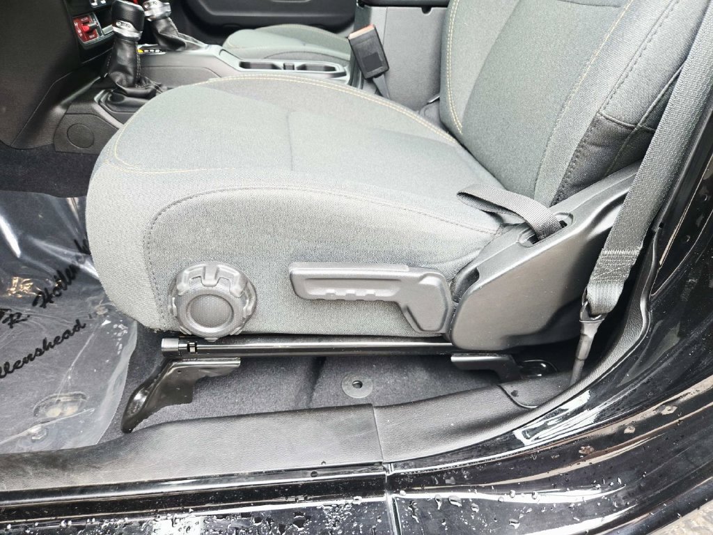 Used 2024 Jeep Wrangler Unlimited AWD/4WD image 38