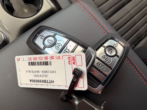 Used 2025 Ford Explorer ST-Line image 39