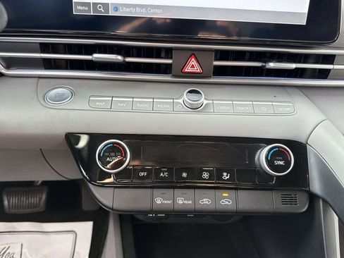 Used 2024 Hyundai Elantra SEL image 17