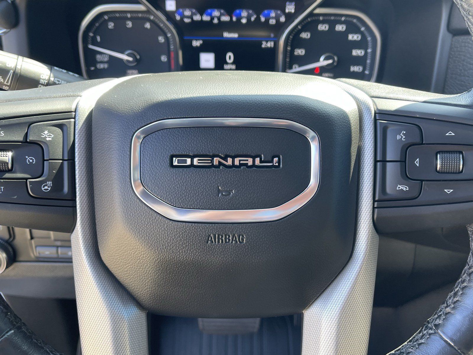 Used 2021 GMC Yukon Denali w/ Denali Premium Package AWD/4WD image 24