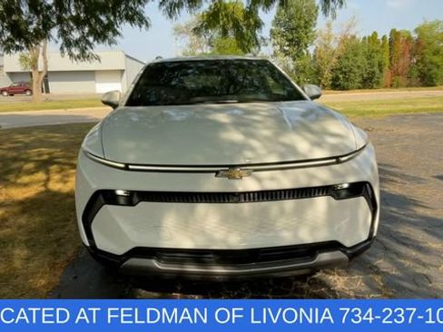 Certified 2024 Chevrolet Equinox EV LT FWD image 3