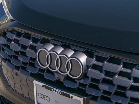 Certified 2025 Audi Q5 Premium w/ Convenience Package AWD/4WD image 4