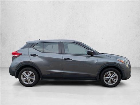 Used 2020 Nissan Kicks S FWD image 4