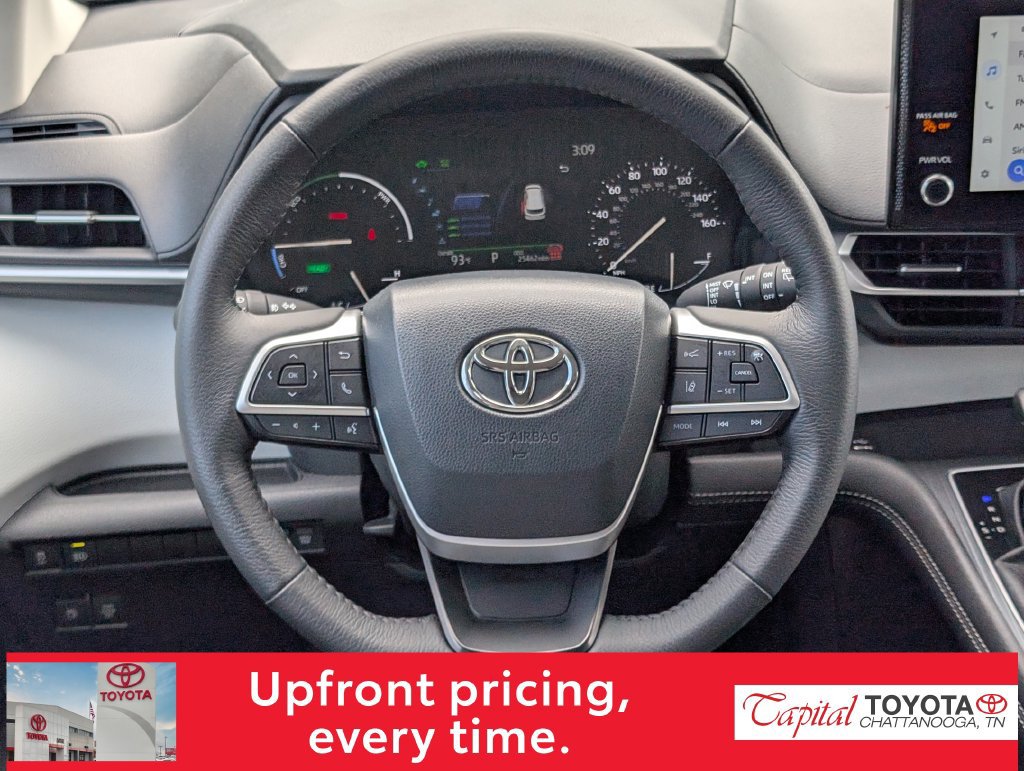 Used 2026 Toyota Sienna XLE FWD image 18