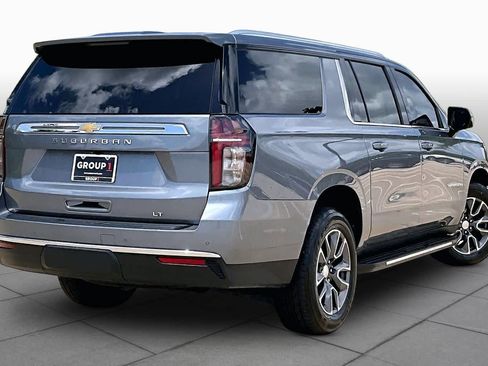 Used 2022 Chevrolet Suburban LT w/ Luxury Package RWD image 13