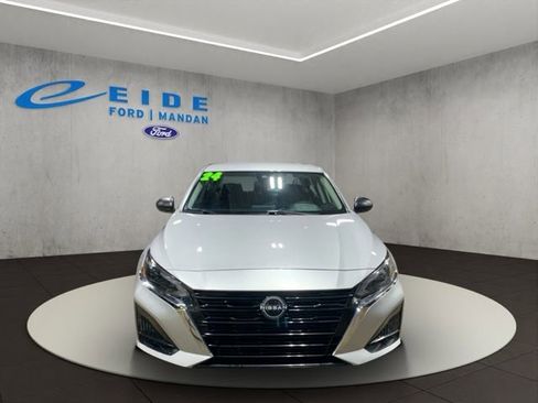 Used 2024 Nissan Altima 2.5 SV FWD image 2