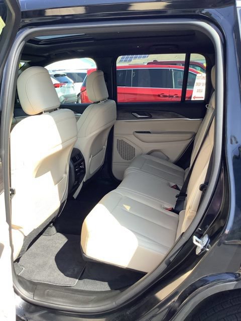 Certified 2025 Jeep Grand Cherokee Limited AWD/4WD image 18