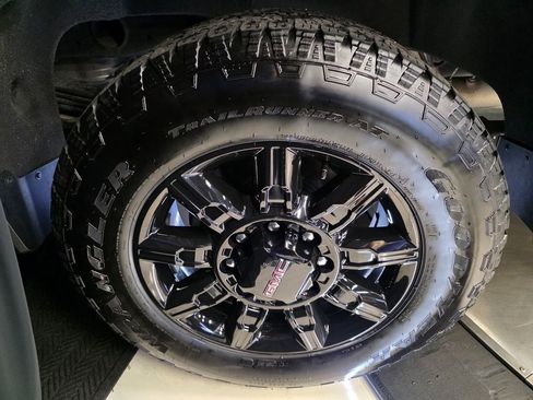 Used 2024 GMC Sierra 2500 AT4 w/ AT4 Premium Plus Package image 8