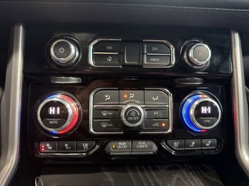 Used 2022 GMC Yukon XL Denali image 14