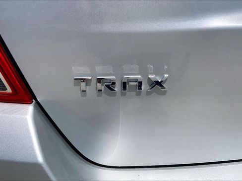 Used 2017 Chevrolet Trax LT w/ LT Convenience Package FWD image 10