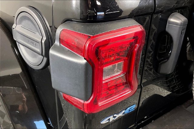 Used 2023 Jeep Wrangler Unlimited Sahara AWD/4WD image 21
