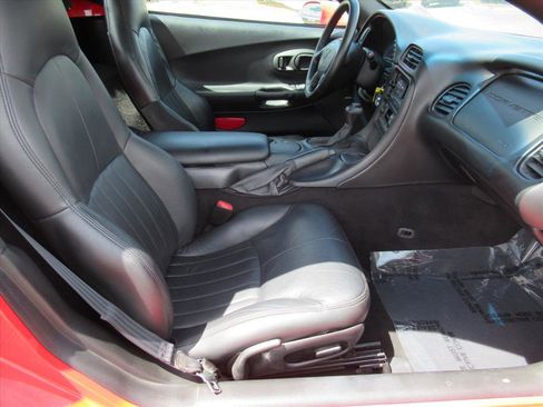 Used 1998 Chevrolet Corvette Convertible w/ Performance Handling Pkg RWD image 10