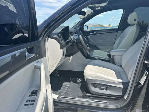 Used 2021 Volkswagen Atlas Cross Sport SE w/ Panoramic Sunroof Package image 22