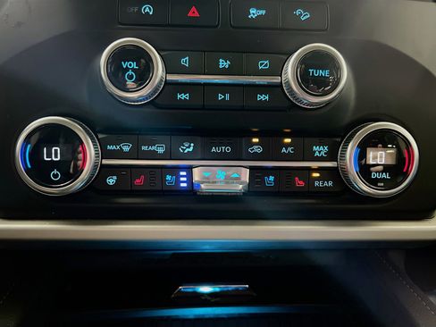 Used 2024 Ford Expedition Max XLT image 12