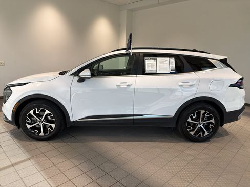 Used 2025 Kia Sportage EX w/ Premium Package FWD image 2