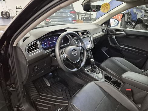 Used 2020 Volkswagen Tiguan SEL FWD image 13