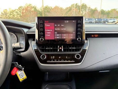 Used 2020 Toyota Corolla LE image 18