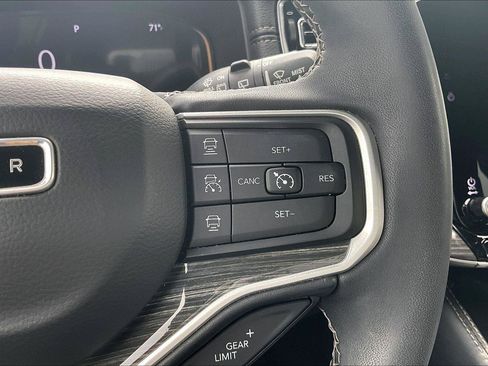 Used 2022 Jeep Wagoneer Series II AWD/4WD image 19