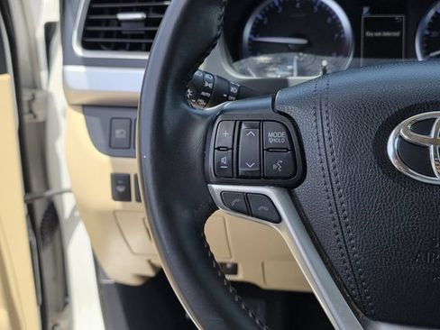 Used 2019 Toyota Highlander XLE FWD image 27
