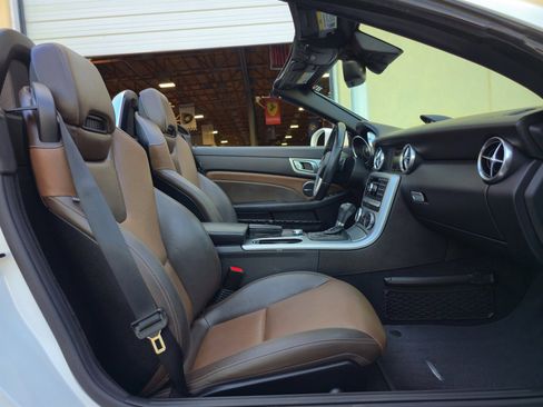 Used 2016 Mercedes-Benz SLK 350 image 24