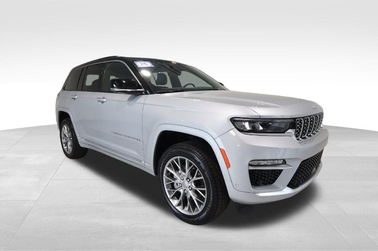 Used 2025 Jeep Grand Cherokee Summit w/ Adv Protech Group IV AWD/4WD image 6
